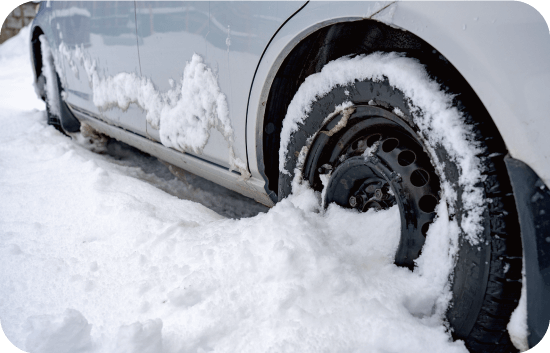 大雪で車が埋まった